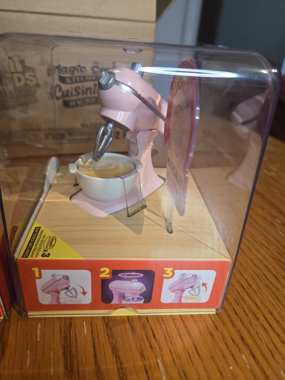 Zuru Mini Brands Really Works Magic Cook Kitchen Set  Cupcake Maker & Pink Mixer - Picture 5 of 8